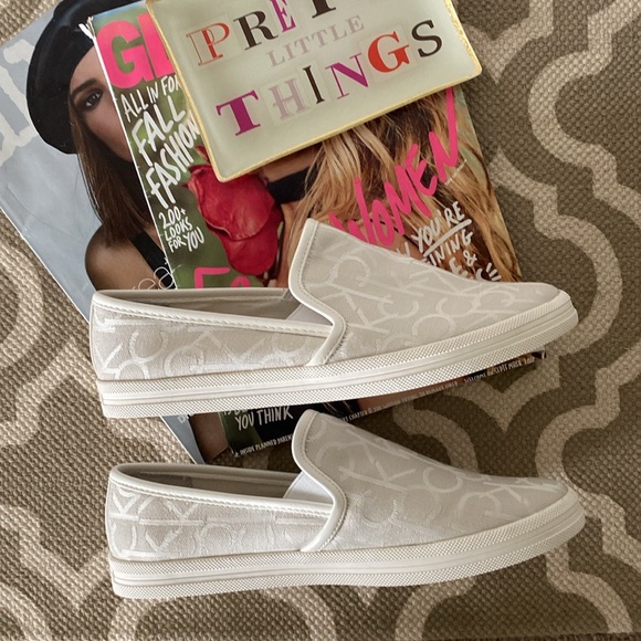 “Calvin Klein” Marren Fabric/Textured oyster/white slip on sneakers; size 8 - Picture 3 of 7